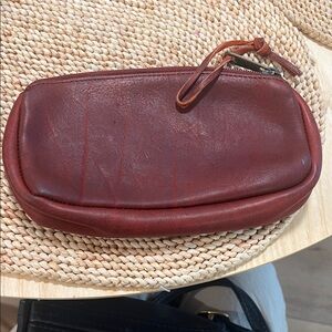 Duluth Trading Co Rich deep red Leather Toiletry Bag zipper cosmetics etc
